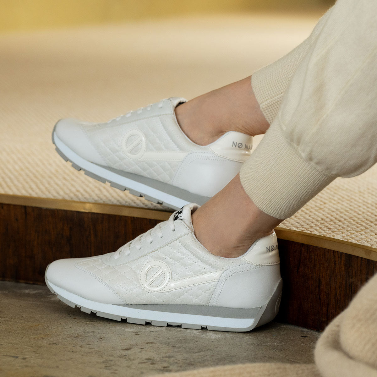 CITY RUN-52191-WHITE – NO NAME