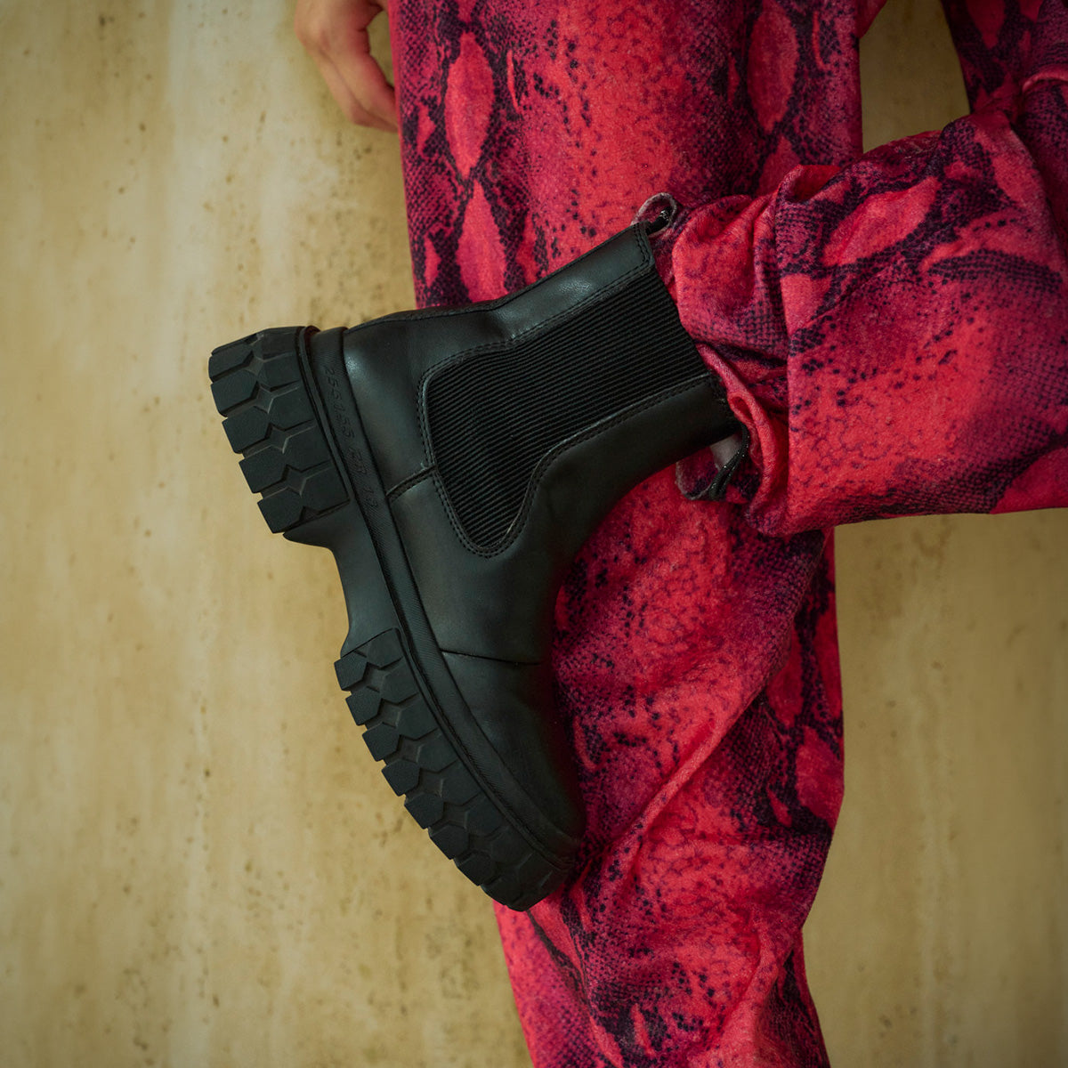 GRAVITEE-62950-BLACK