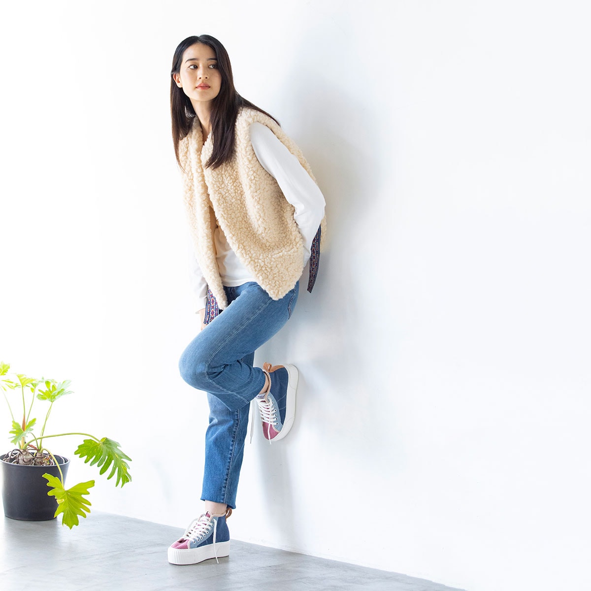 クロイツナッハークローテンブール　アウスレーゼ1975,76二本 AZUL BY MOUSSY | ストレッチスラブ天竺カーゴショーツ